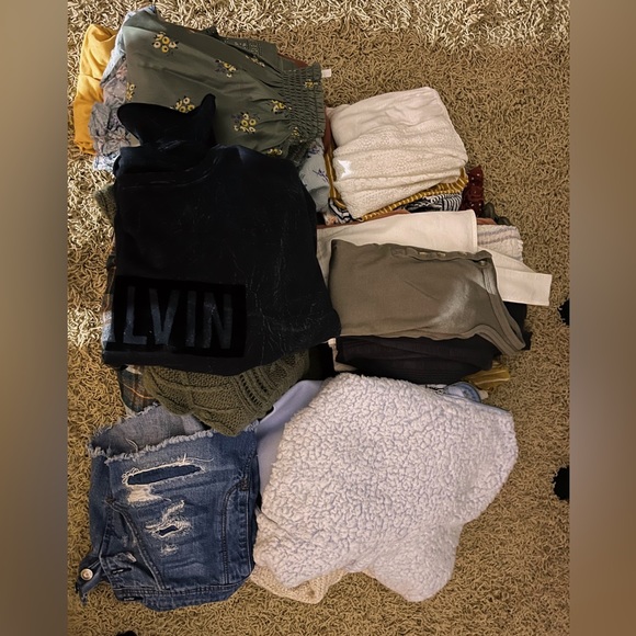 Bundle of clothes!! about 30 pieces here. good brands only worn a few times! :) - Picture 1 of 12